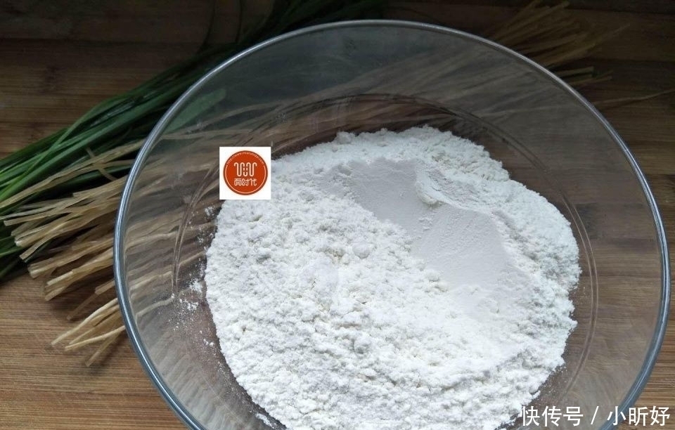 做韭菜盒子,教你一招,外酥内鲜,好吃不腻,简单又美味
