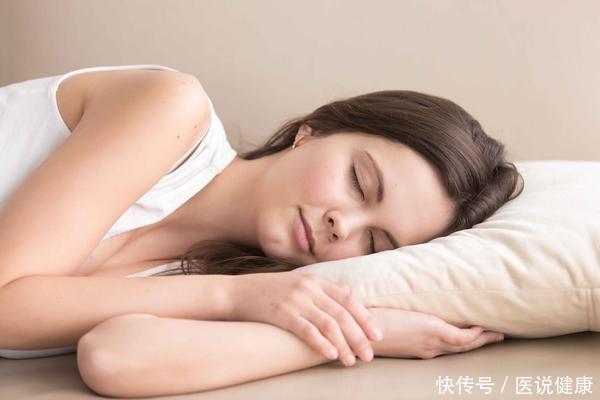 年轻人|为何年轻人睡眠质量差？医生直言：睡前少做3件事，睡眠会转好