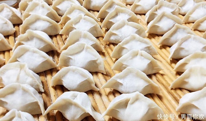 白菜饺子|秋冬吃饺子,韭菜茴香靠边站,用它做馅最香,正大量上市,别错过