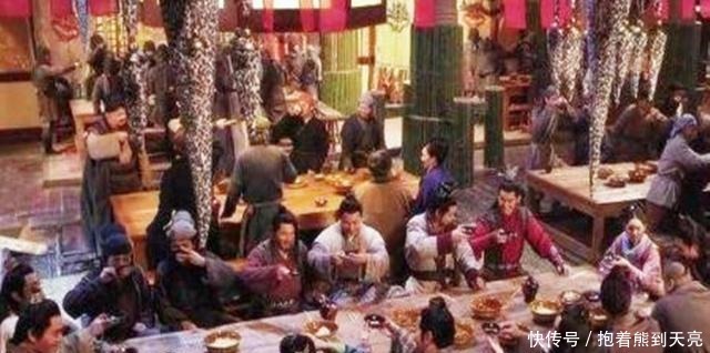 王世充|李密前期占尽优势，为何后期会败的一踏涂地全因此人太奸诈了