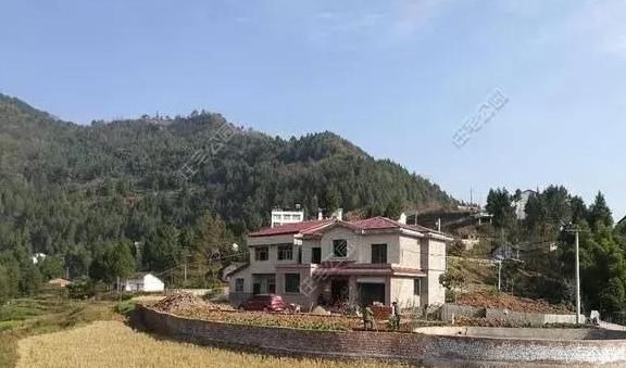 别墅|农村小伙竟花34万在人烟稀少的地方建别墅,为了啥?