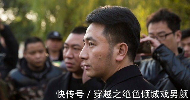 林生斌的全家福，早已说明朱小贞的不幸福，却没人看出端倪