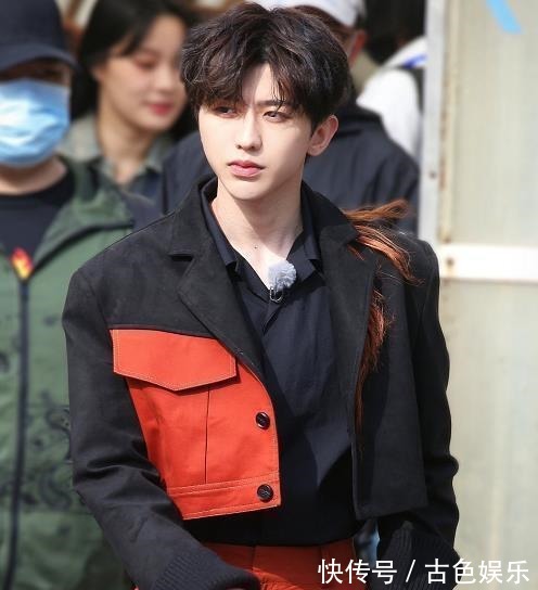 当184的蔡徐坤遇到188的陈飞宇:我才知道4CM差距的重要性