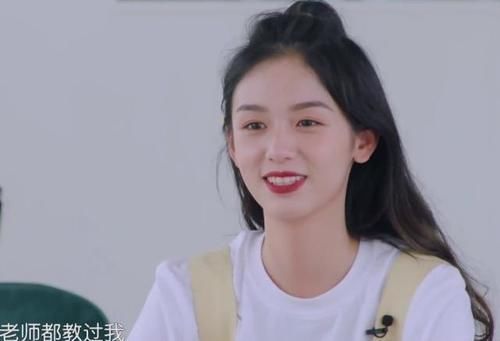 全员干活唯独姚安娜玩手机,连黄晓明讲话都忽视,这是有多大牌?