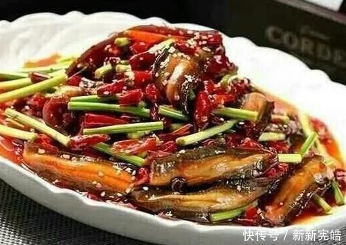 在家做鳝鱼时,别傻傻用料酒去腥,额外加点“它”,腥味去的彻底