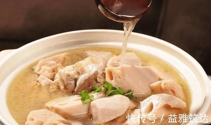 莲藕|做莲藕炖排骨,牢记2窍门,炖好的汤汁不发黑,莲藕排骨鲜香软烂