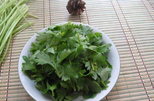 食物|女性不想老太快，要多吃3种食物，淡化皱纹、美容美白！
