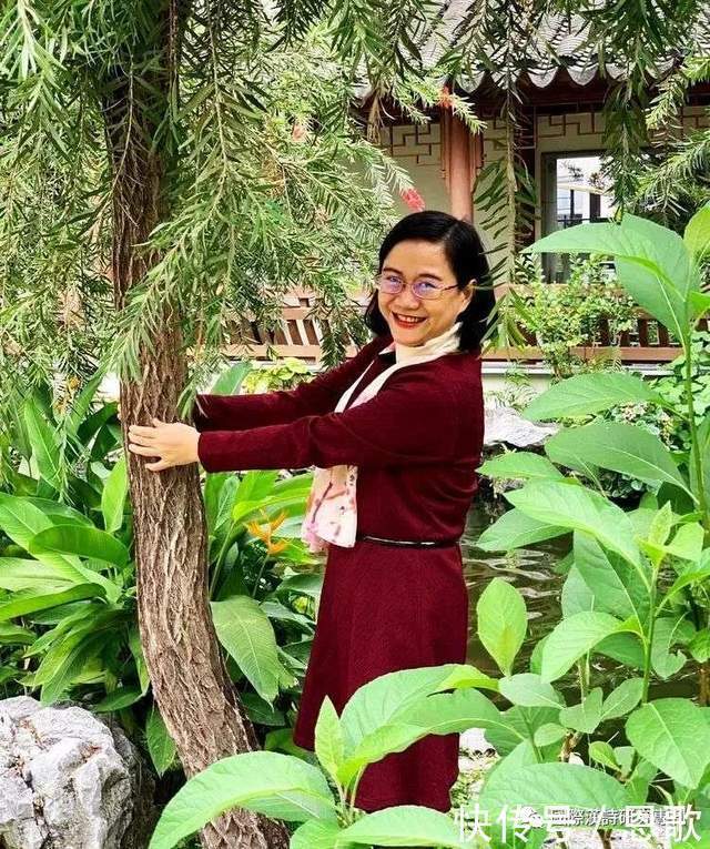 周瀚博士:激情澎湃气韵流荡——读蔡丽双博士的散文诗《香江赞》