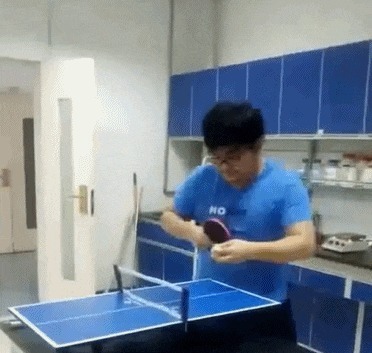 |搞笑GIF:今天视察老婆工作,我只能薅你的头发了