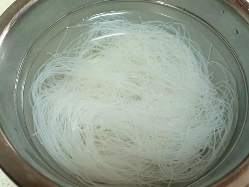 春天，碰到这菜我从不放过，人称“营养模范生”，春天吃正鲜嫩