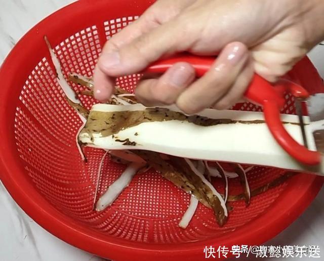 女人再忙也要好好爱自己,一周喝两回这汤,脸色红润又漂亮