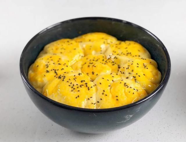 玉米这样做,比面包还好吃,不用烤箱,锅里蒸一蒸就搞定