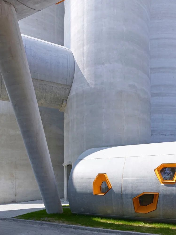 努维尔|有里又有面,千变万化的油罐筒仓