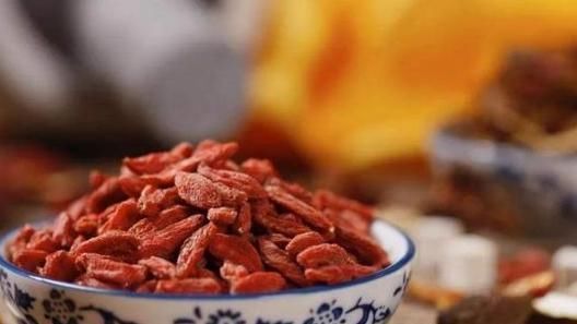 枸杞泡水|十人泡枸杞，九人糟蹋钱，只因4点没抓住，难怪感觉没效果！