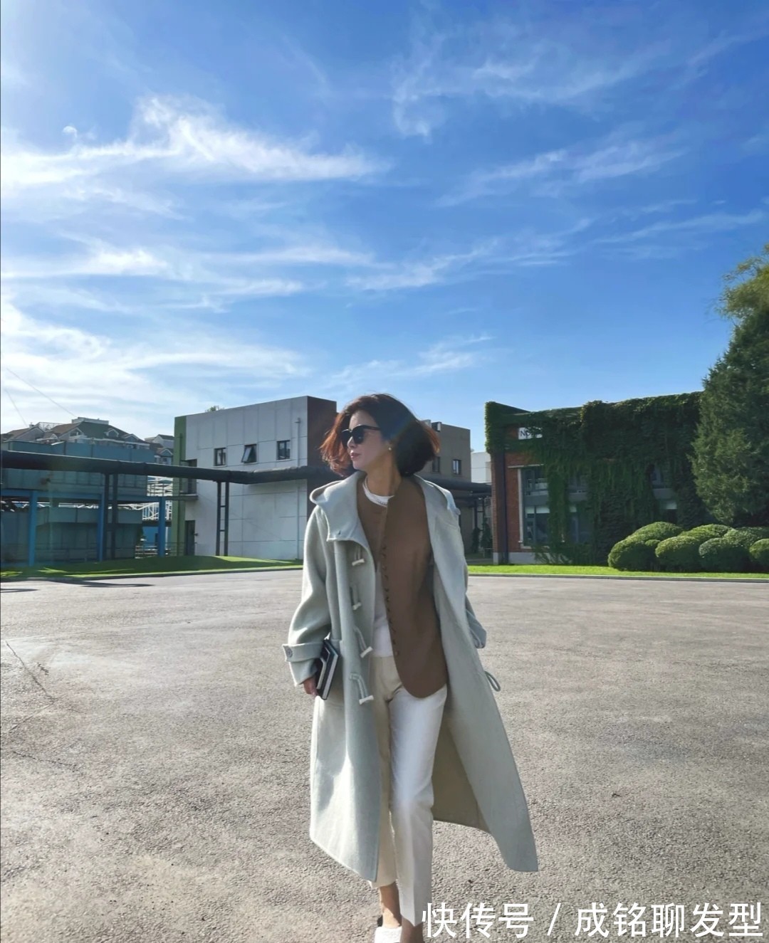 白色|四五十岁女人少穿打底裤,试试百搭的“豆腐裤”,时尚大气又减龄