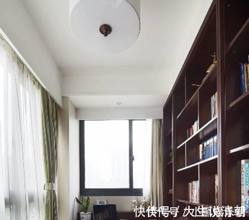 阳台上|装修130㎡新房花30万，满屋子的实木家具，儿女来看了都夸上档次！