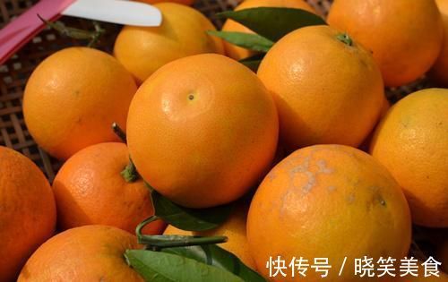 橙子怎么挑?记住买肚脐小的!学会几招小技巧,更容易买到甜的