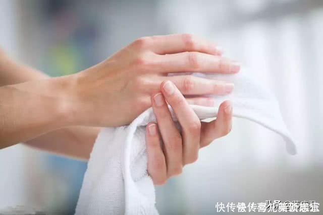 医生|25岁女孩突然间手麻，医生：这个决定救了她一命