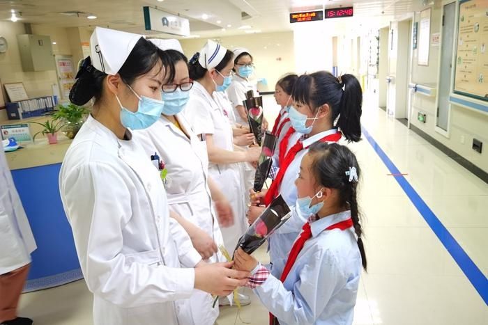 国际|滁州市紫薇小学开展“国际护士节”主题教育活动