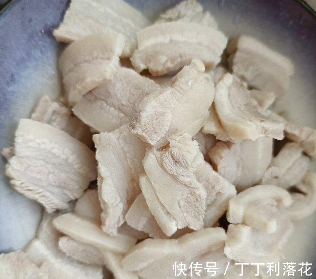 泡椒|酸包菜烧肉片,香而不腻,解馋下饭!