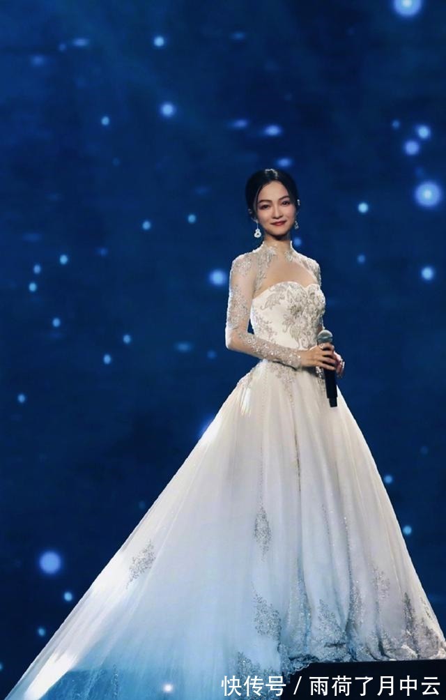 國慶晚會|張韶涵2021央視國慶晚會禮服