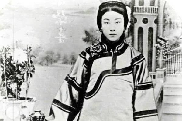 歌妓|清末最牛歌妓,毁了位王爷,坑了位封疆大吏,却成就了一位高僧