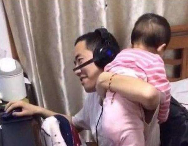 母亲|宝爸穿“女装”走红,为哄女儿高兴,宝爸把自己打扮成了“妈妈”