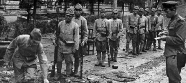 迎接|日本战败后士兵回家，其妻子用啥方式迎接日兵不如战死沙场