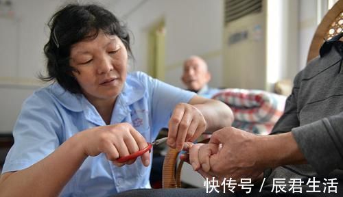 性能力|人开始变老后，身体会给出5个信号，想不服老都难了