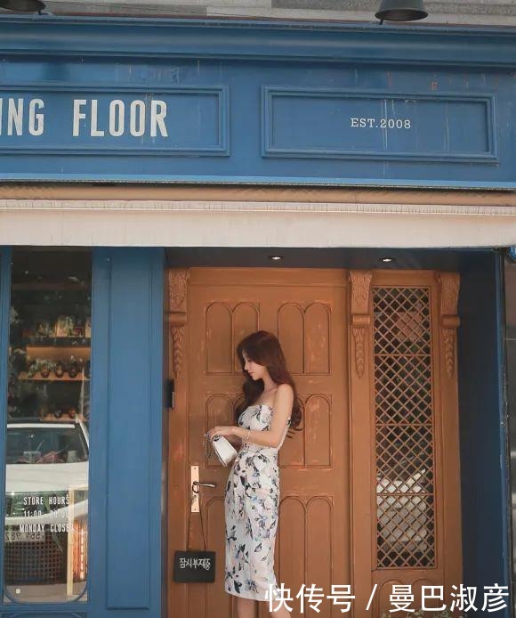 枝杈|美人美图孙允珠:油墨木槿枝杈水染雅韵抹肩裙!