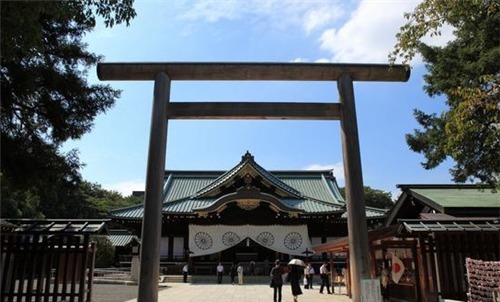 日本|19年前向靖国神社泼红漆，被日本逮捕后拒不认错的冯锦华，现怎样