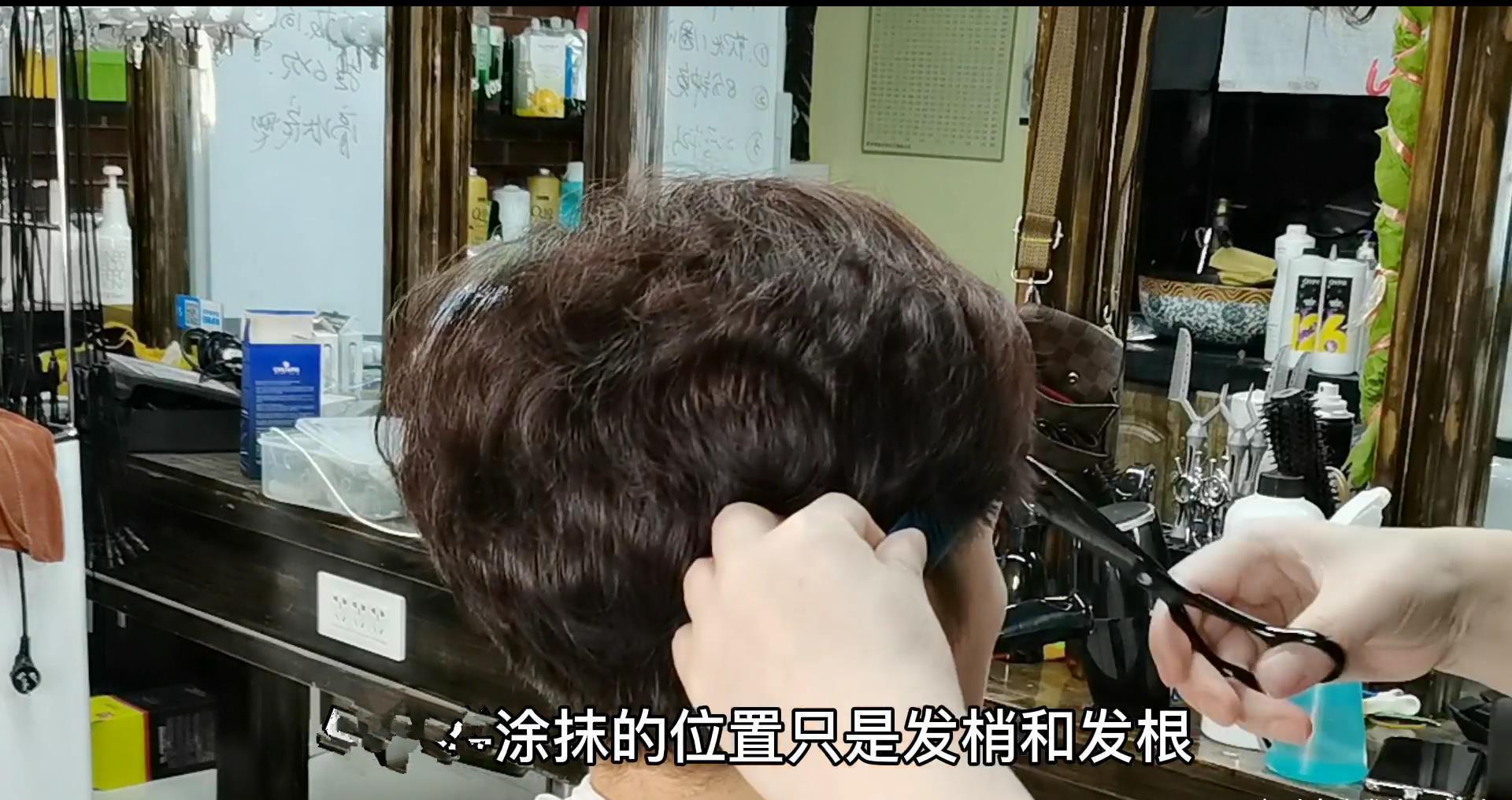 女人|60岁女人别总烫小卷发,试试优雅又大气的摩根柔卷烫,减龄又时髦