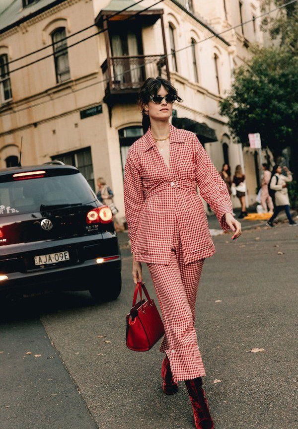 女人上了45岁，要尽量避开以下4个穿衣雷区，特别是第1个，很显老