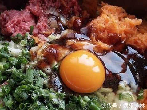 厨师长告知拌饺子馅,最“忌”放这3种料,难怪饺子难吃不入味