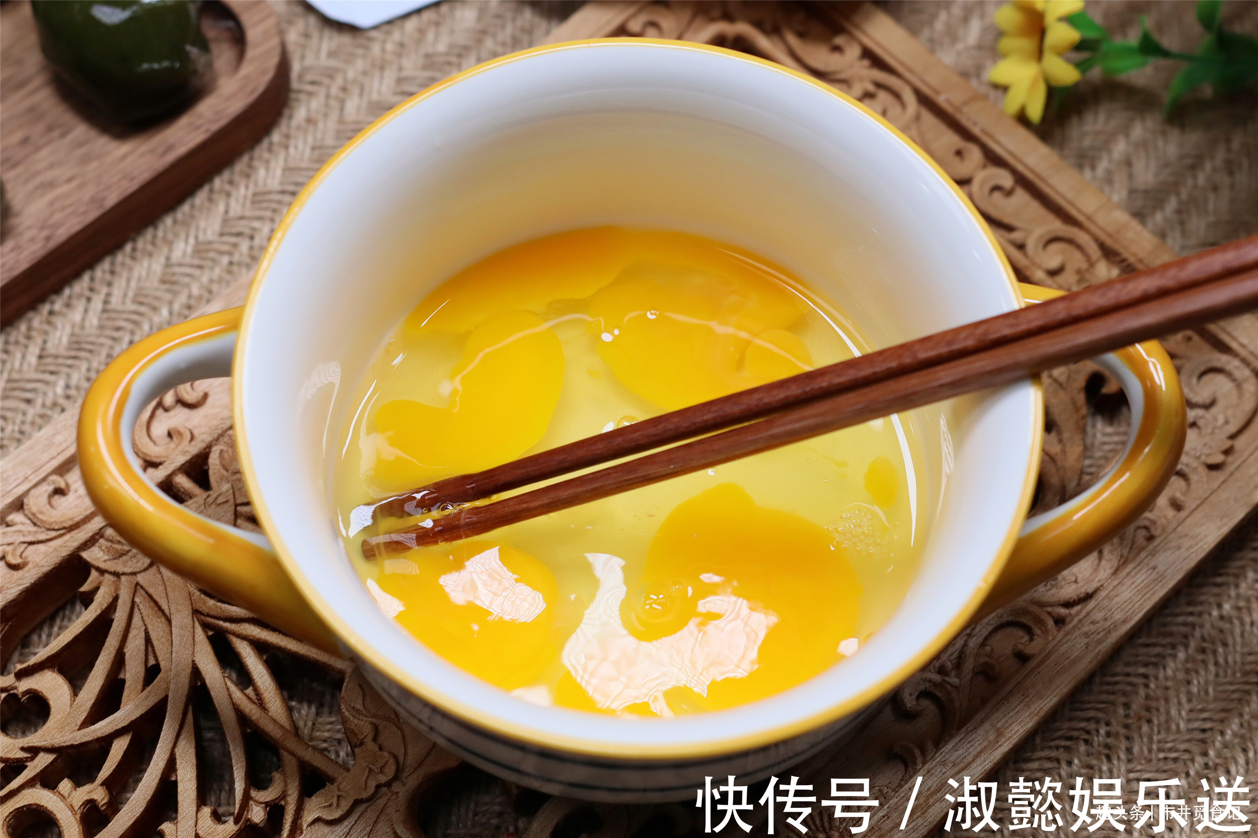 矿物质|70岁老两口,蒸的鸡蛋羹火了,太懂食材搭配,每天1碗营养全有了