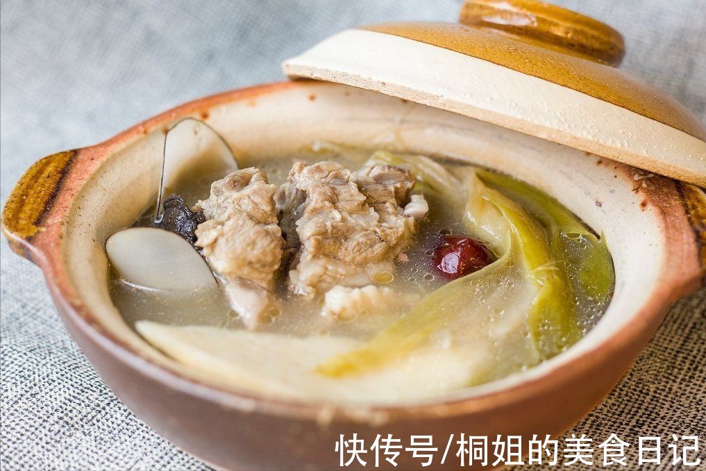 秘诀|炖大骨头汤,直接焯水是错的,大厨教你不外传秘诀,骨汤浓白好喝