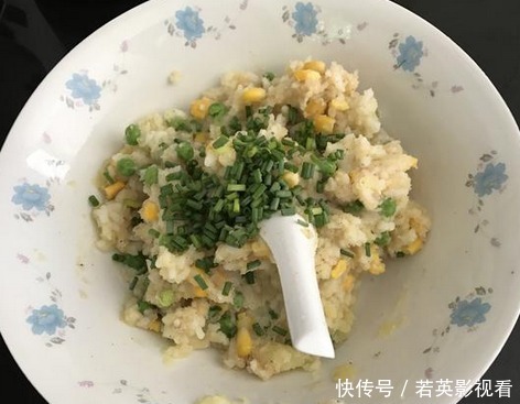 适量|剩饭只能炒着吃教你一招,简单好吃更营养,孩子常吃长高高
