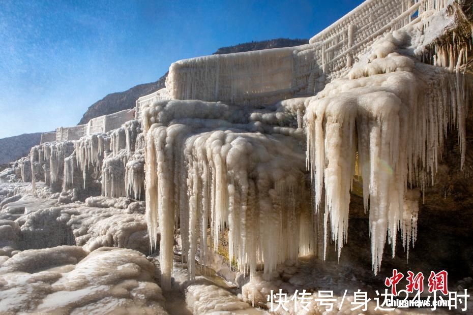 摄图|黄河壶口瀑布现冰峰倒挂美景