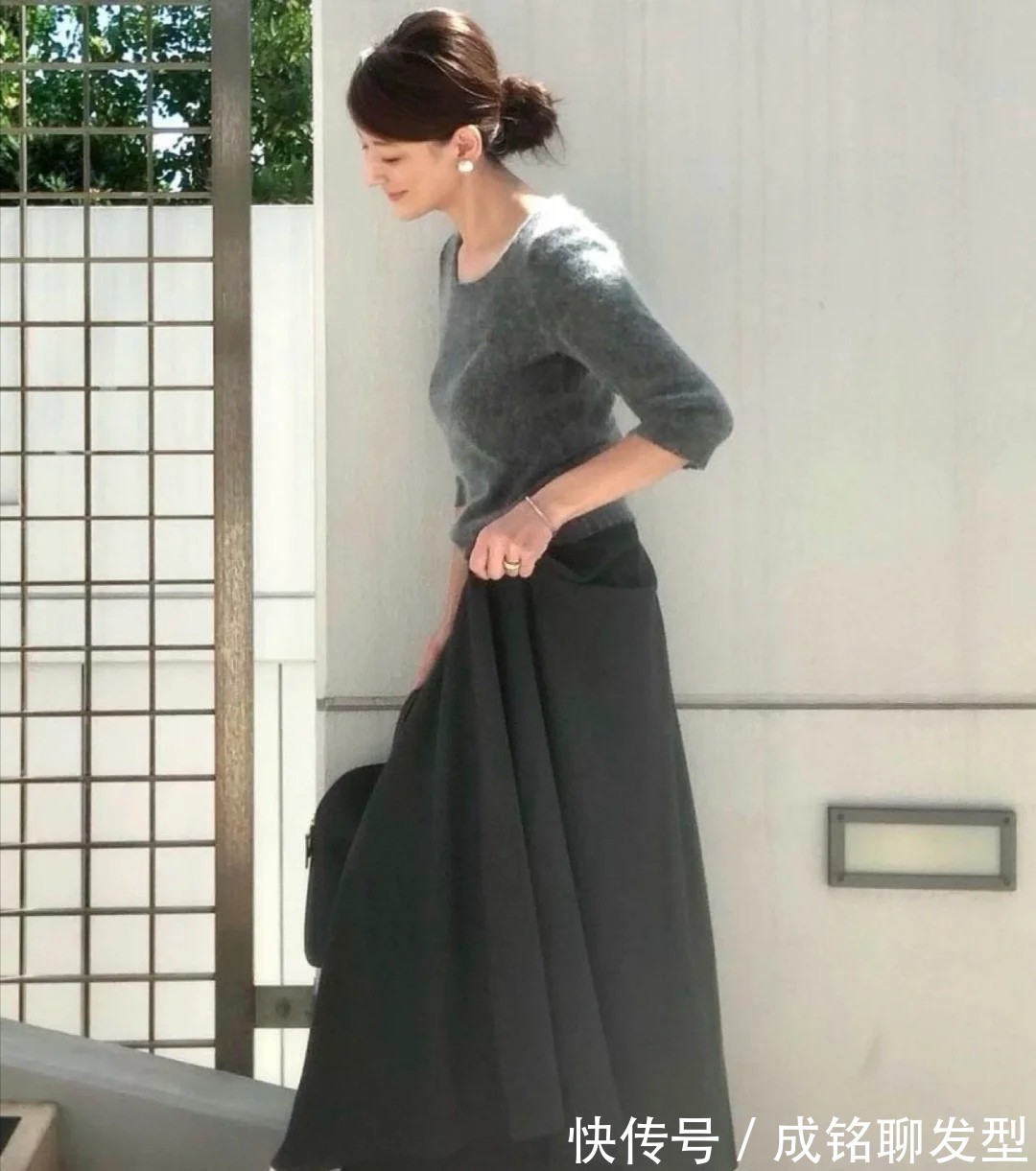 女士|五十多岁还被叫“漂亮姐姐”,她有三个穿衣秘诀,好看优雅又减龄