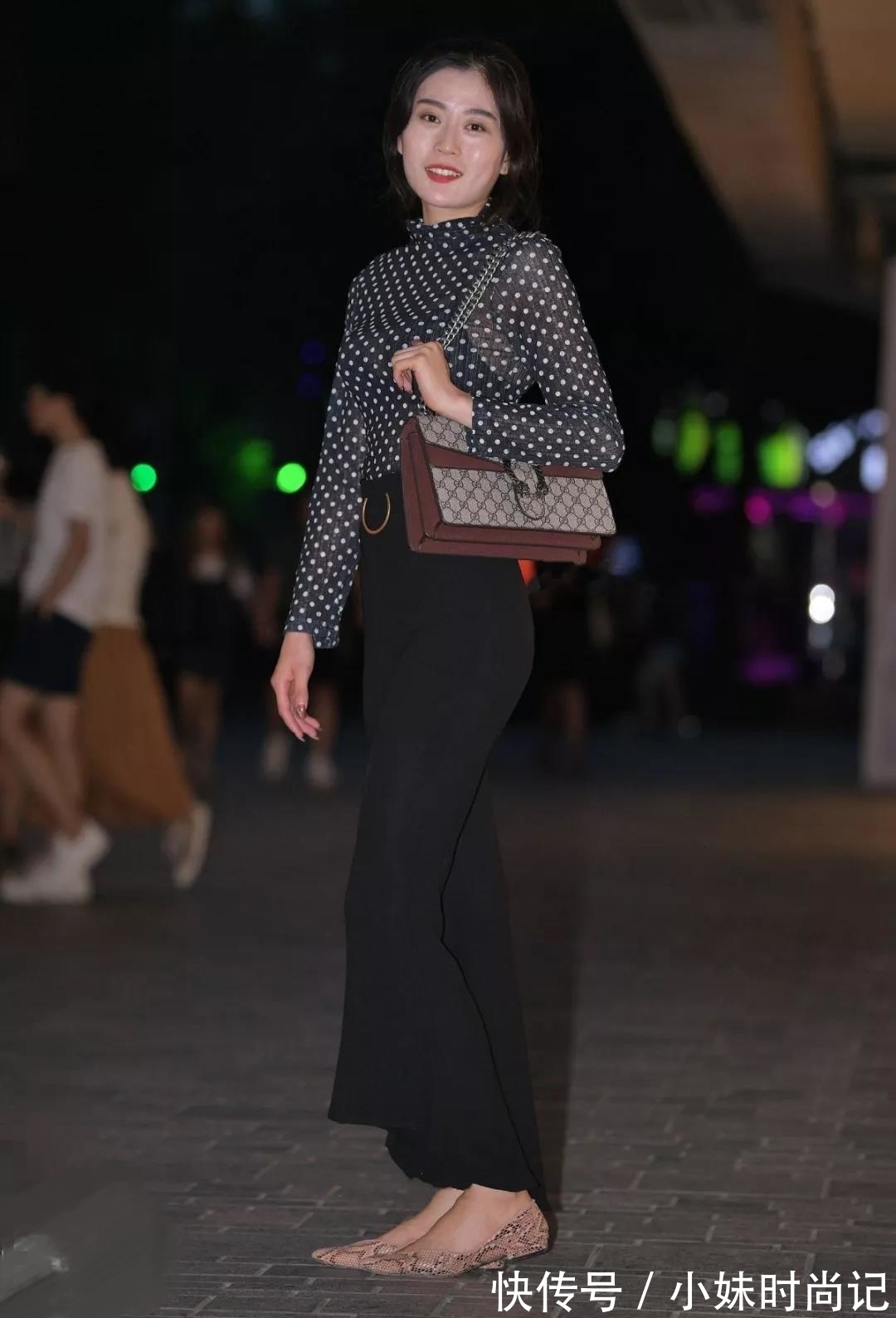 路人 街拍路人,引领时尚潮流的穿衣技巧,让你秒变小清新