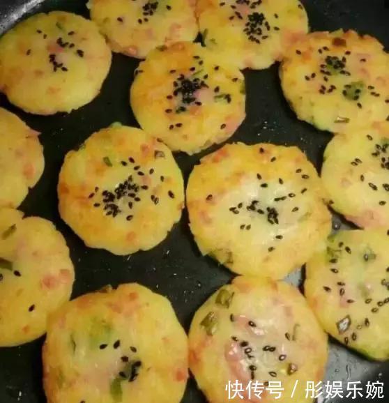教你用土豆做金黄酥脆小饼，一口一个，又香又好吃！孩子吃不腻！