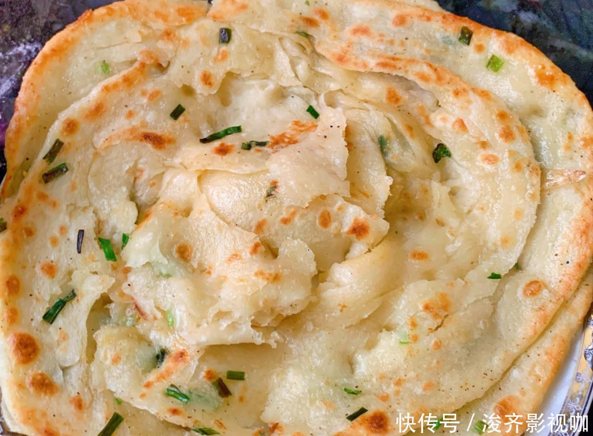 比买|家里有面粉的,一定要试试这款葱油饼,香软多层,比买的好吃