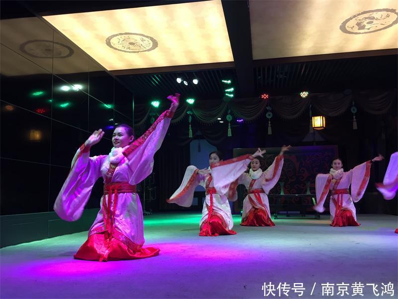 建筑风格|这是我见过最美的讲解员服饰,还有更美的吗?