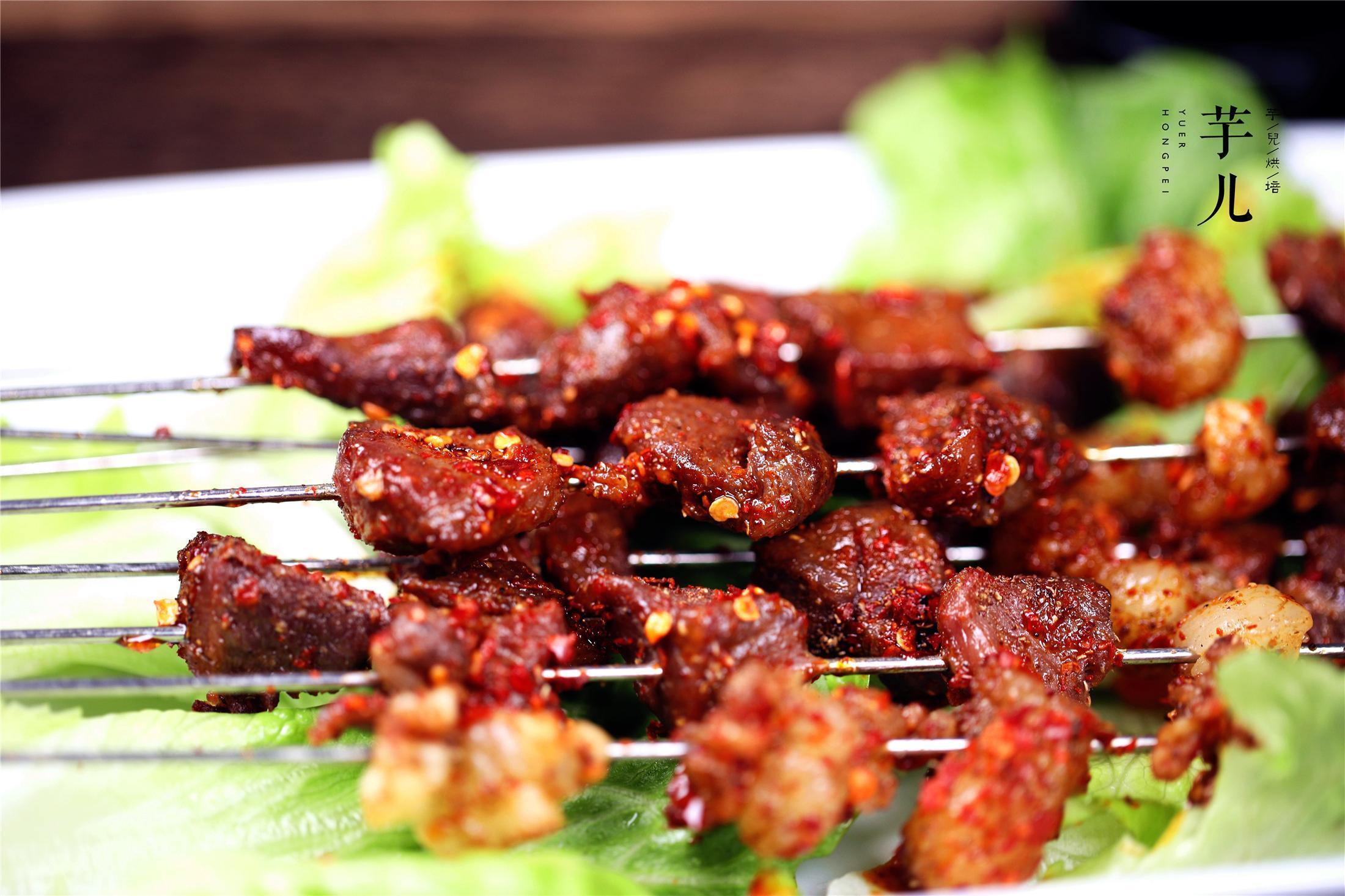 想吃羊肉串教你在家自己烤,做法简单,软嫩多汁,美味又健康