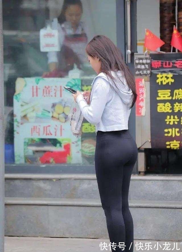 米色系 打底裤的多种风格搭配,搭配方面更是彰显个性,走路带风