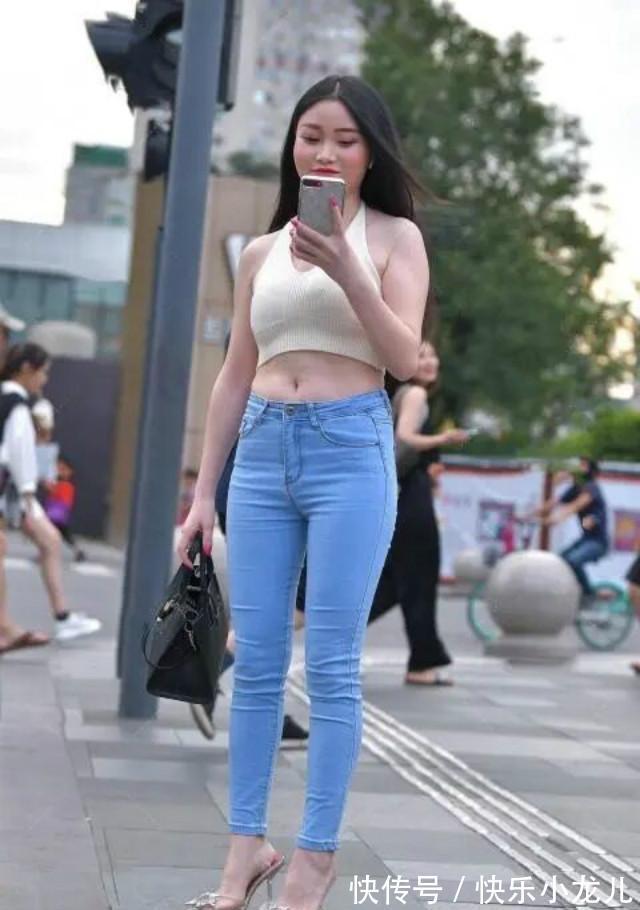 时尚 瘦中有肉的打底裤美女,不装嫩不显老,增高显瘦