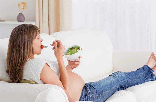 打喷嚏|孕妇打喷嚏时,准妈妈知道胎儿在妈妈肚子里会是什么反应吗?