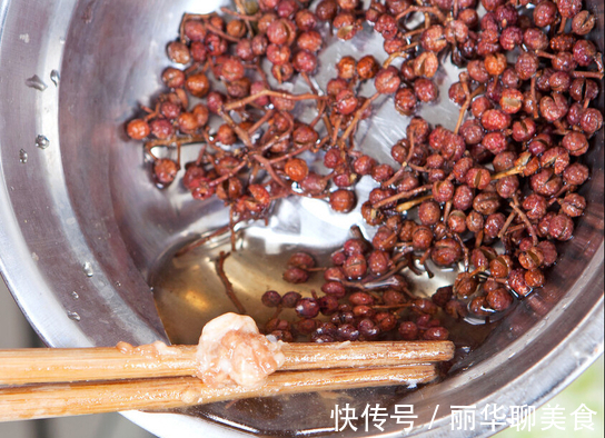 调料|做肉馅时,调料别乱放,谨记3不放,肉馅又鲜又香,咬一口直爆汁