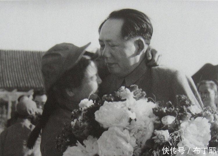 书法家@毛主席罕见致名人大腕的书信,笔法苍然瘦劲潇洒,值得珍藏的毛体