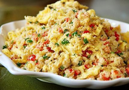 养花高手从不施肥,只用“3样废渣”,盆里放点1年不施肥养啥旺啥